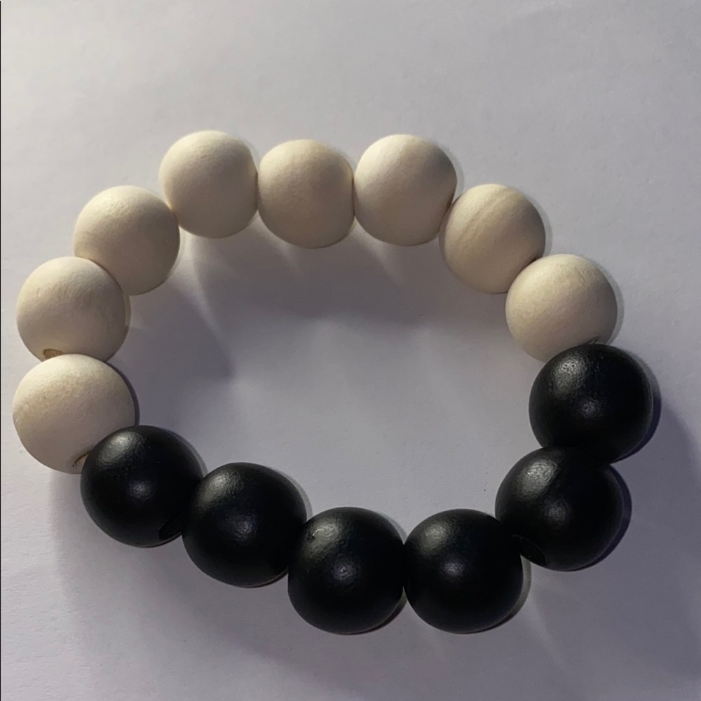 Black and White Beaded Bracelet